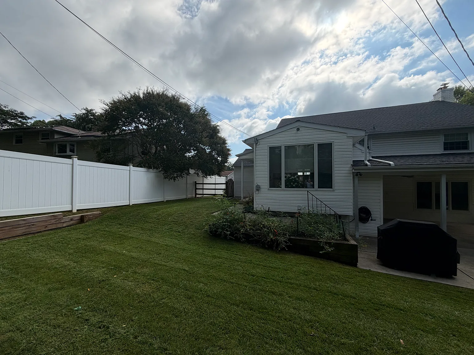 4 bed, 2.5 bath, 2136 sqft, $3,895 — Photo 2