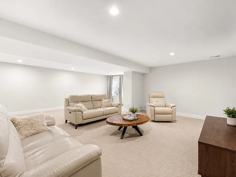 433 Fairmont Dr — Photo 36