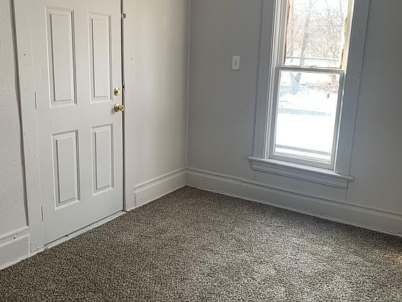 3rd image of 216 N Hinkley Ave