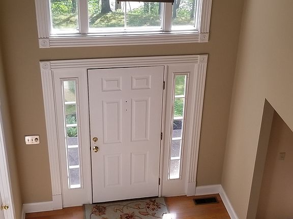 3rd image of 18 Brentwood Dr