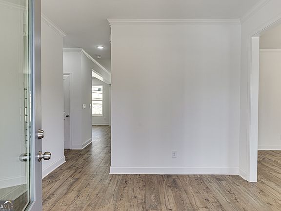 4th image of 929 Lakeview