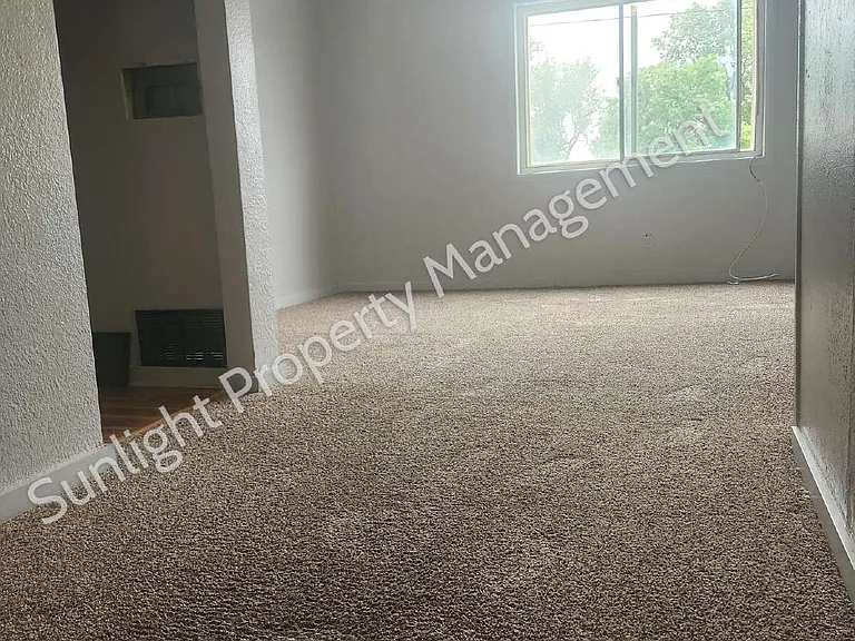 105 E Main St #1 — Photo 4