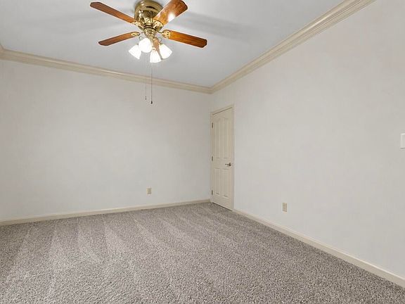 3rd image of 402 Blue Rose Ct