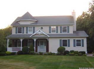 28 Lovington Ct, Wallkill, NY 12589