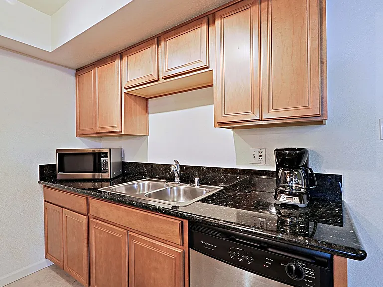 740 W Elm St #116 — Photo 25