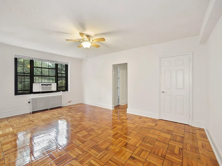 Rock Creek Gardens Apartments — Photo 18