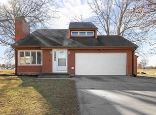 1037 Brookview Dr, De Witt, IA 52742