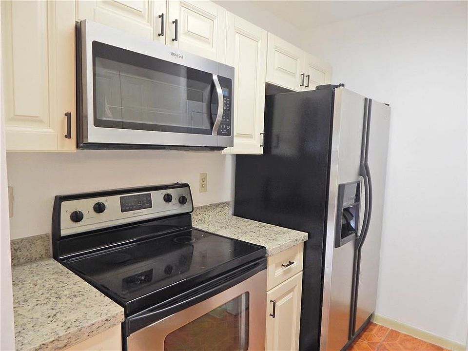 1st image of 10232 Twin Lakes Dr