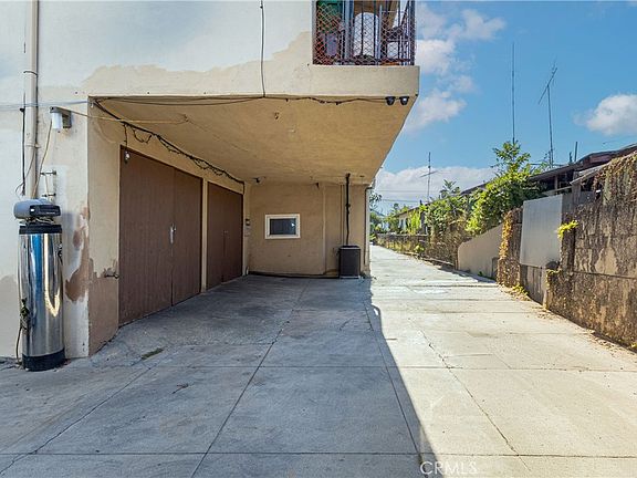 5th image of 1741 S New England St