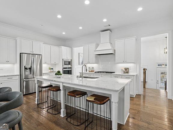 2nd image of 2422 Skyland Way NE