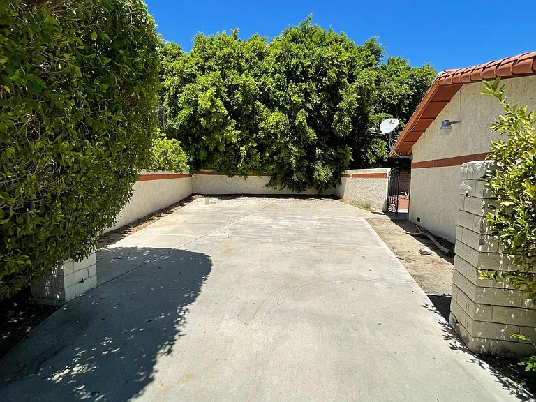 RV PARKING AREA