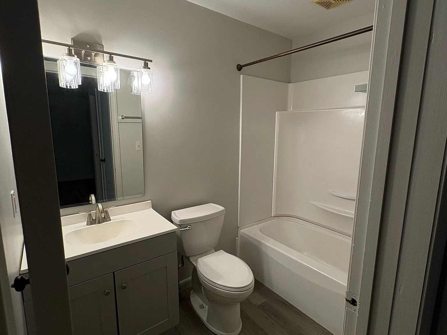 135 Glenwood Drive - 3 — Photo 4