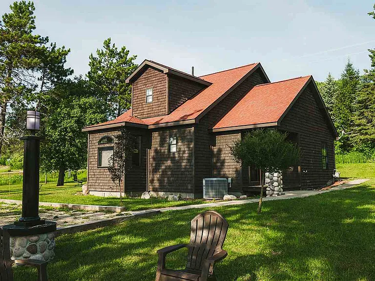 1525 Springbrook Rd S — Photo 4