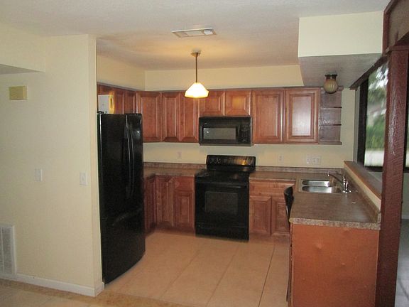 3rd image of 301 Hidden Lake Dr