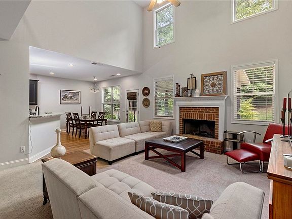 3rd image of 621 Lee Road 2039