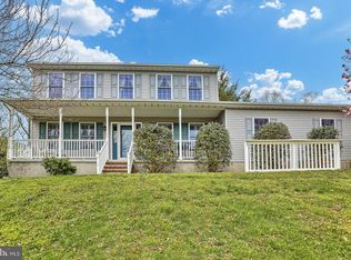 27 McCullough Dr, Glen Rock, PA 17327