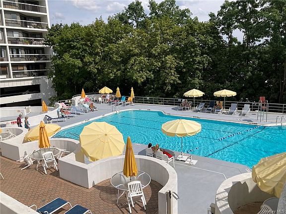4th image of 300 High Point Dr Penthouse 5