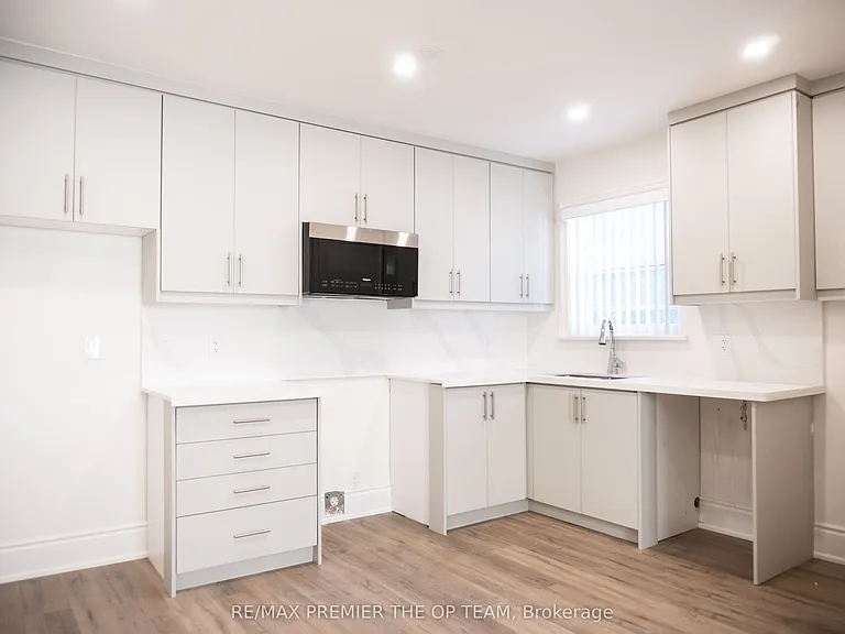 148 Martin Grove Rd #UPPER — Photo 3