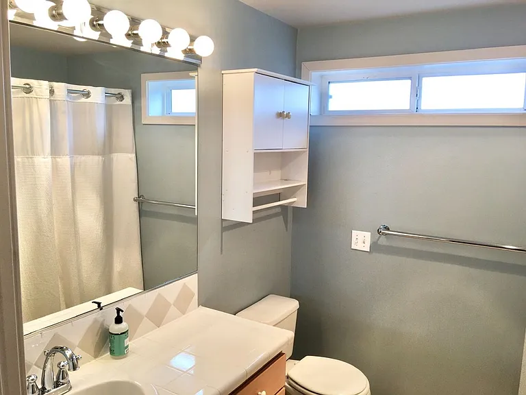 2432 Dexter Ave N #100 — Photo 12
