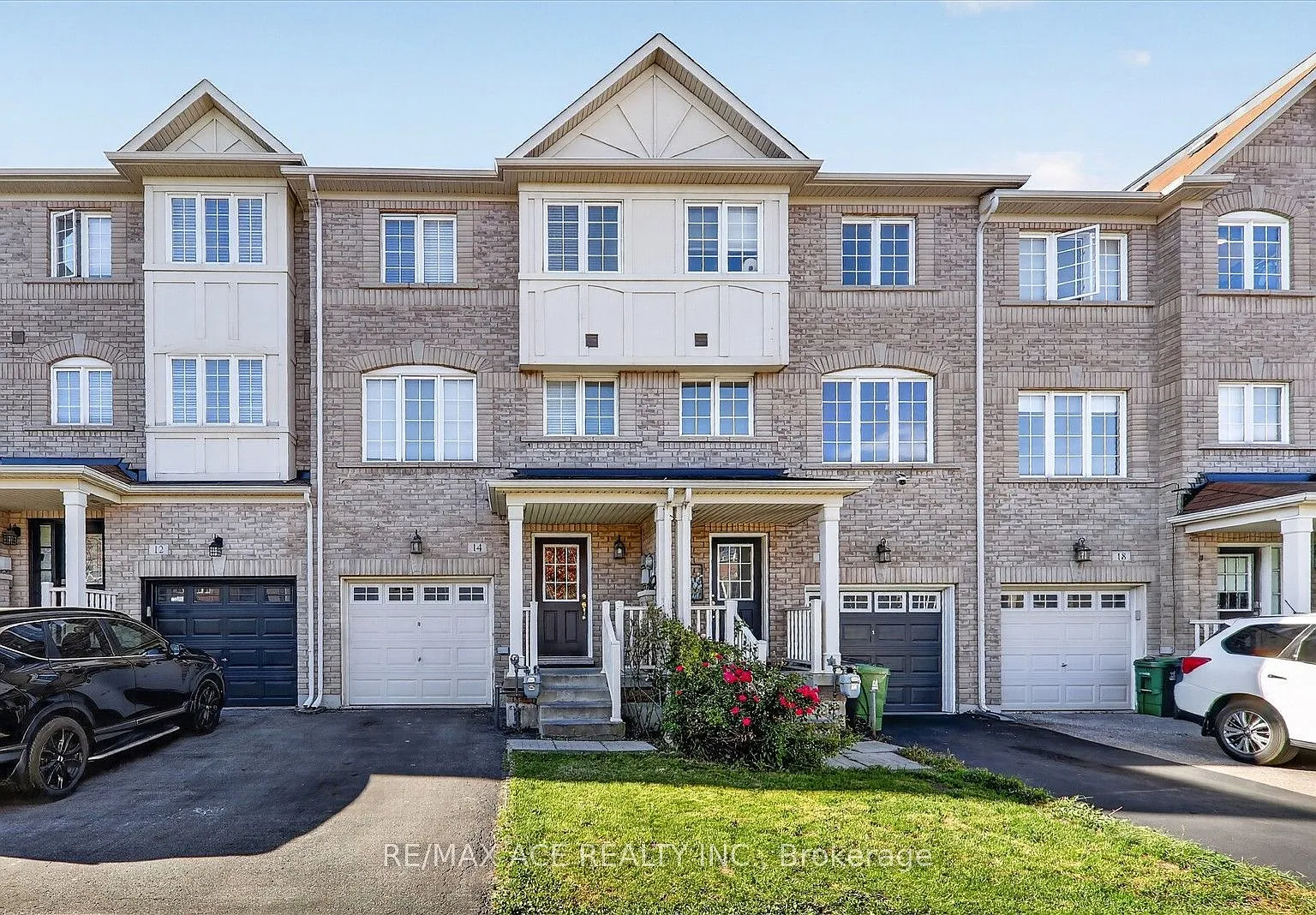 4 bed, $3,200 — Photo 1