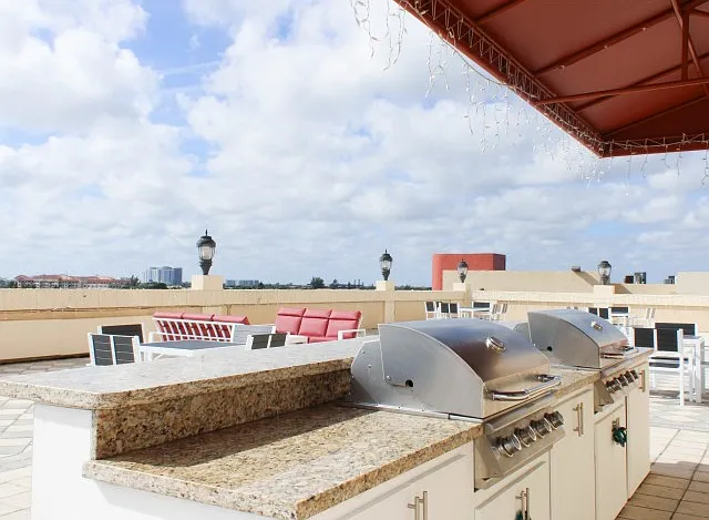 Versailles Party Deck