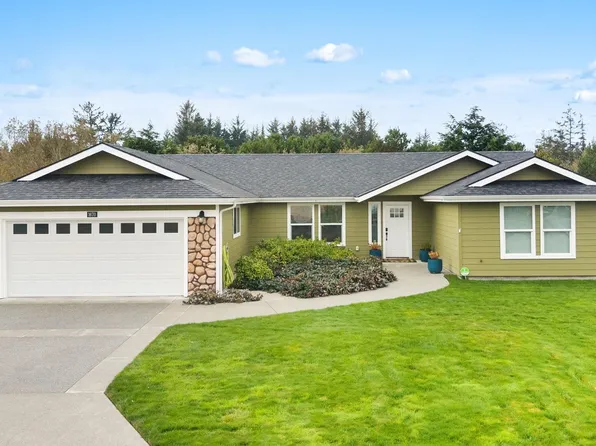 1670 Arlington Dr, Crescent City, CA 95531