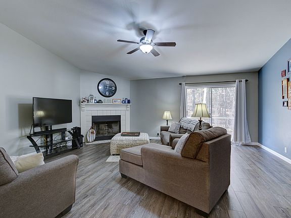 3rd image of 177 Donda Ln