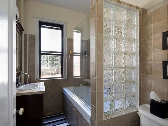 3rd image of 203 W 54th St #10B