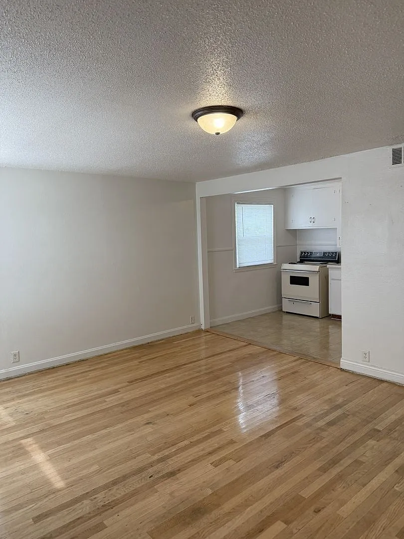 Hillcrest Ridge Apartments — Photo 4