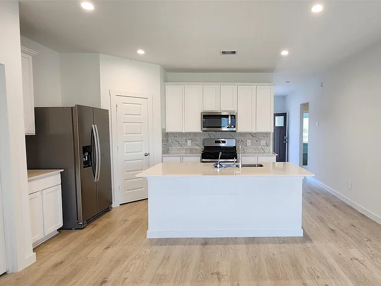 4031 Pierce Place Ln — Photo 3