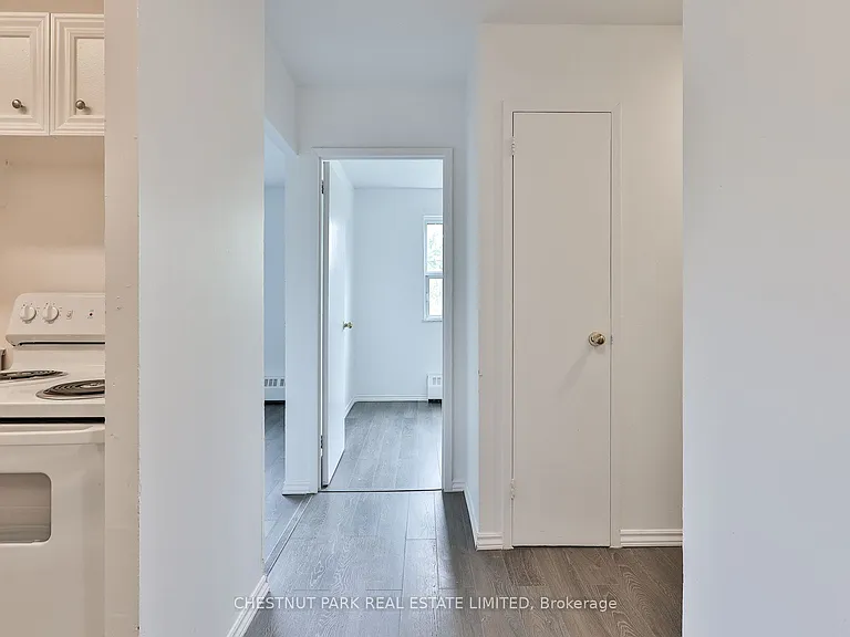 900 Glen St #409 — Photo 3