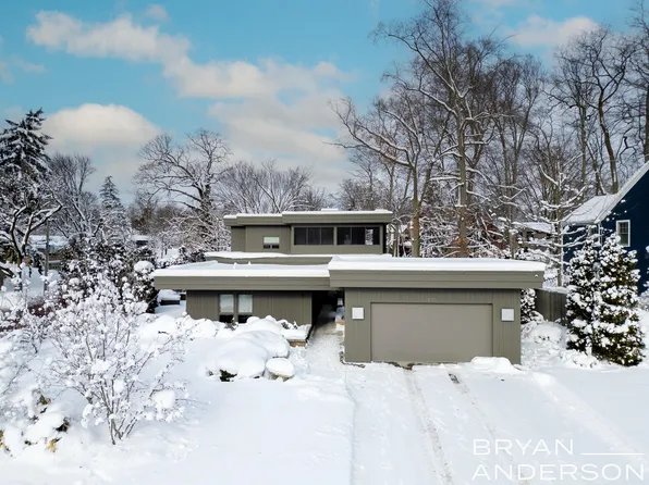 2653 Elmwood Dr SE, East Grand Rapids, MI 49506