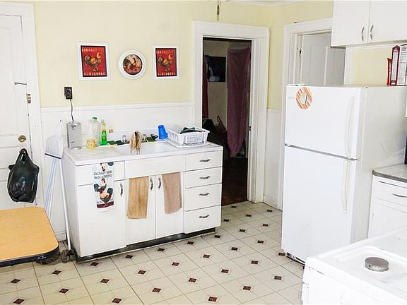3rd image of 42 Gesl St