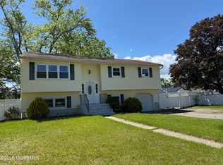 920 Bow Rd, Toms River, NJ 08753