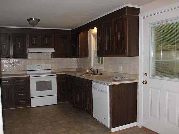 2nd image of 10805 Cropp Dr