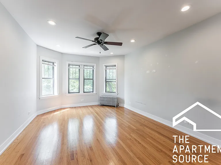 4549 N Leavitt St #3 — Photo 3