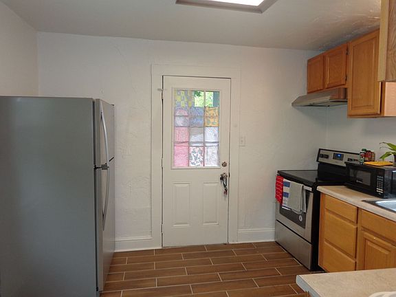5th image of 2318 Lansing Ave #B
