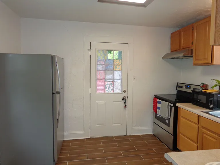 2318 Lansing Ave — Photo 5
