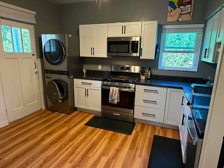 414 S Evaline St #B — Photo 4