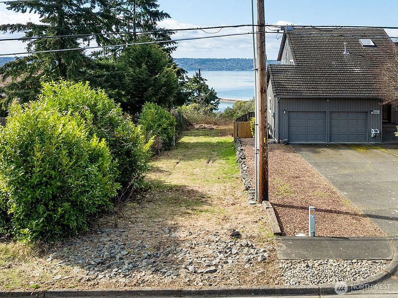2nd image of 3810 Browns Point Boulevard NE