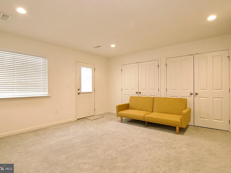 633 Keswick Ct — Photo 16