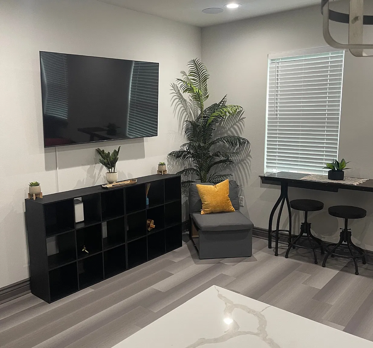 3 bed, 1600 sqft, $2,200 — Photo 2