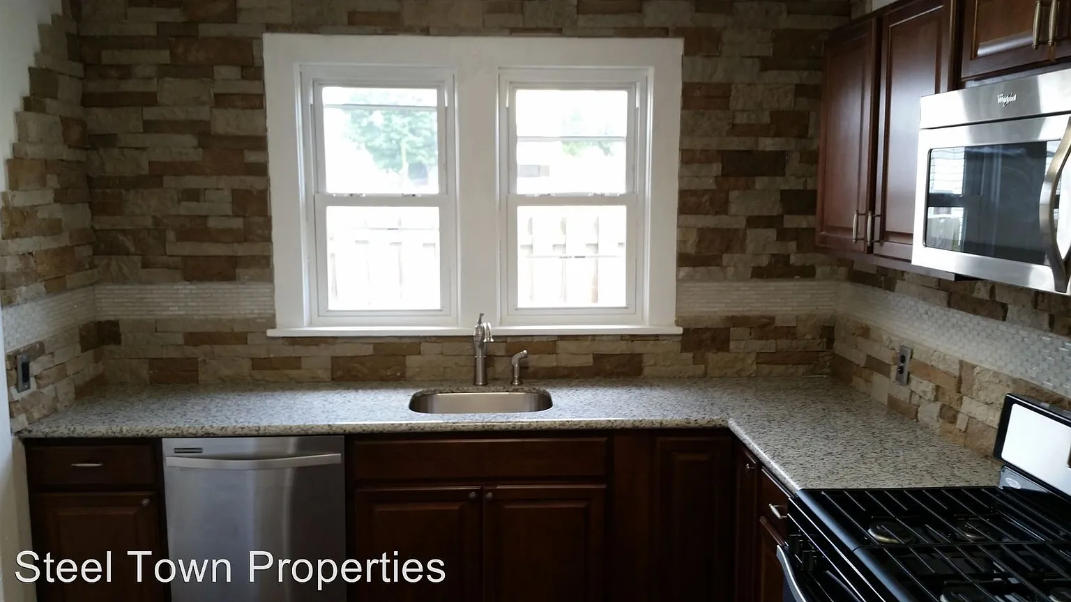 160 McCarrell Ave photo 1