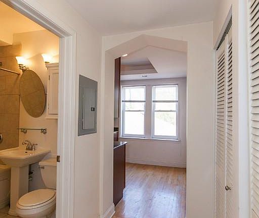 5th image of 7066 N Wolcott Ave #2