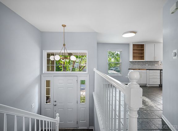 5th image of 3023 Saganashkee Ln