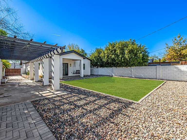 938 E Coronado Rd — Photo 39