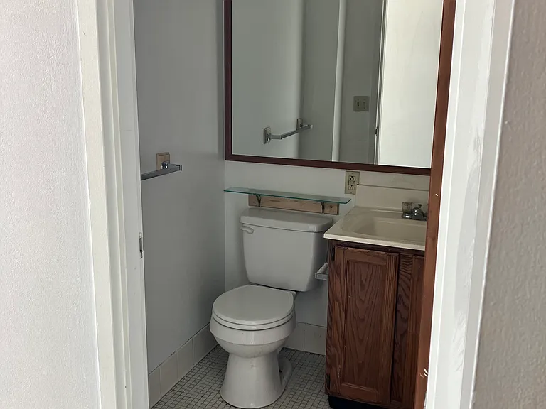 Barney Square Apartments — Photo 21