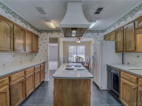 4th image of 607 Oakland Dr