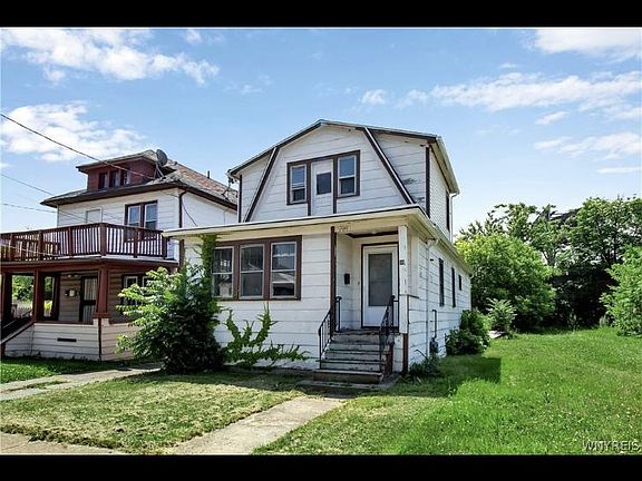 2nd image of 21 Roosevelt Ave