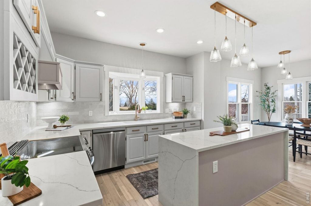 7766 Park Ridge Cir